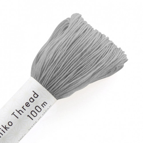 Inspired by the "silver gray" color that has been enjoyed in ink paintings and kimonos from the Edo era as a colorless yet elegant color. By stitching on white fabric or combining it with black thread, it will look like an ink painting.
