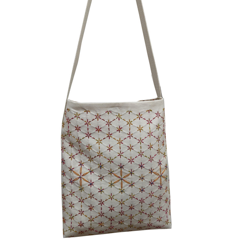 Turtles & Daisies Tote Kit - Ecru  Turtles & Daisies Tote Kit - Ecru