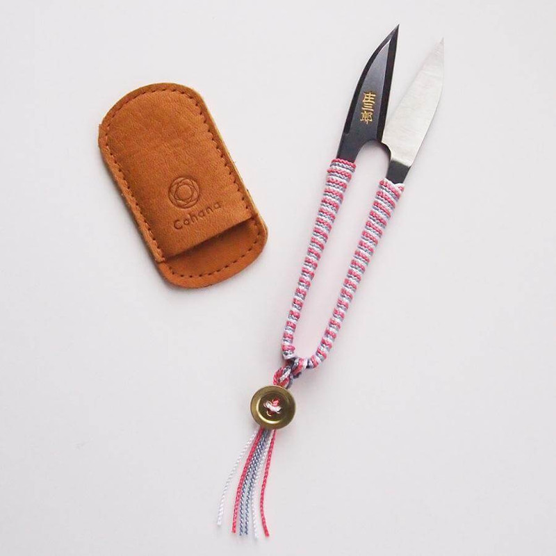 Shozaburo Thread Snips with Iga Silk Braid - Pink