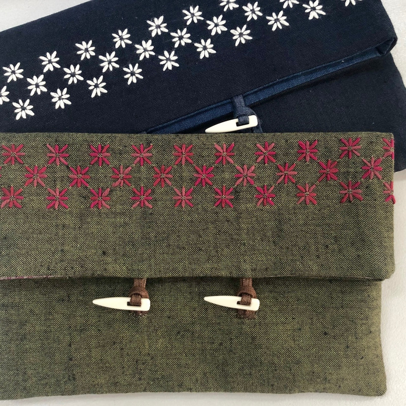 Daisy Clutch Purse Pattern PBDC-022019 Daisy Clutch Purse Pattern PBDC-022019