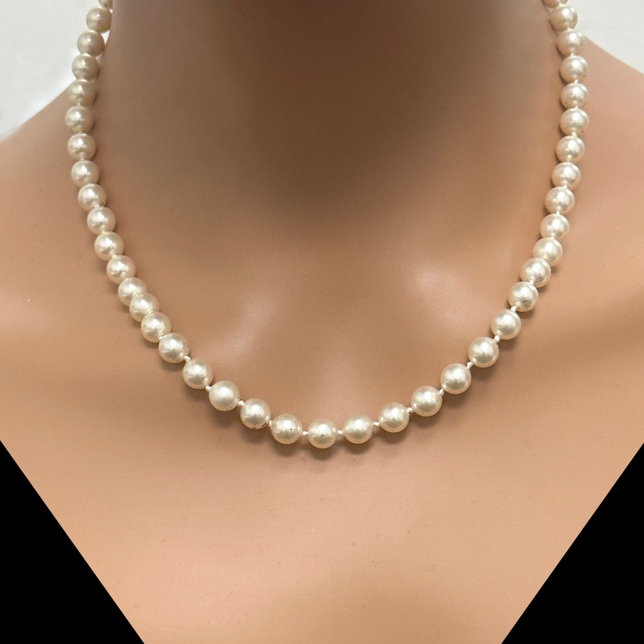 Tiffany & Co Estate Akoya Pearl Necklace 34