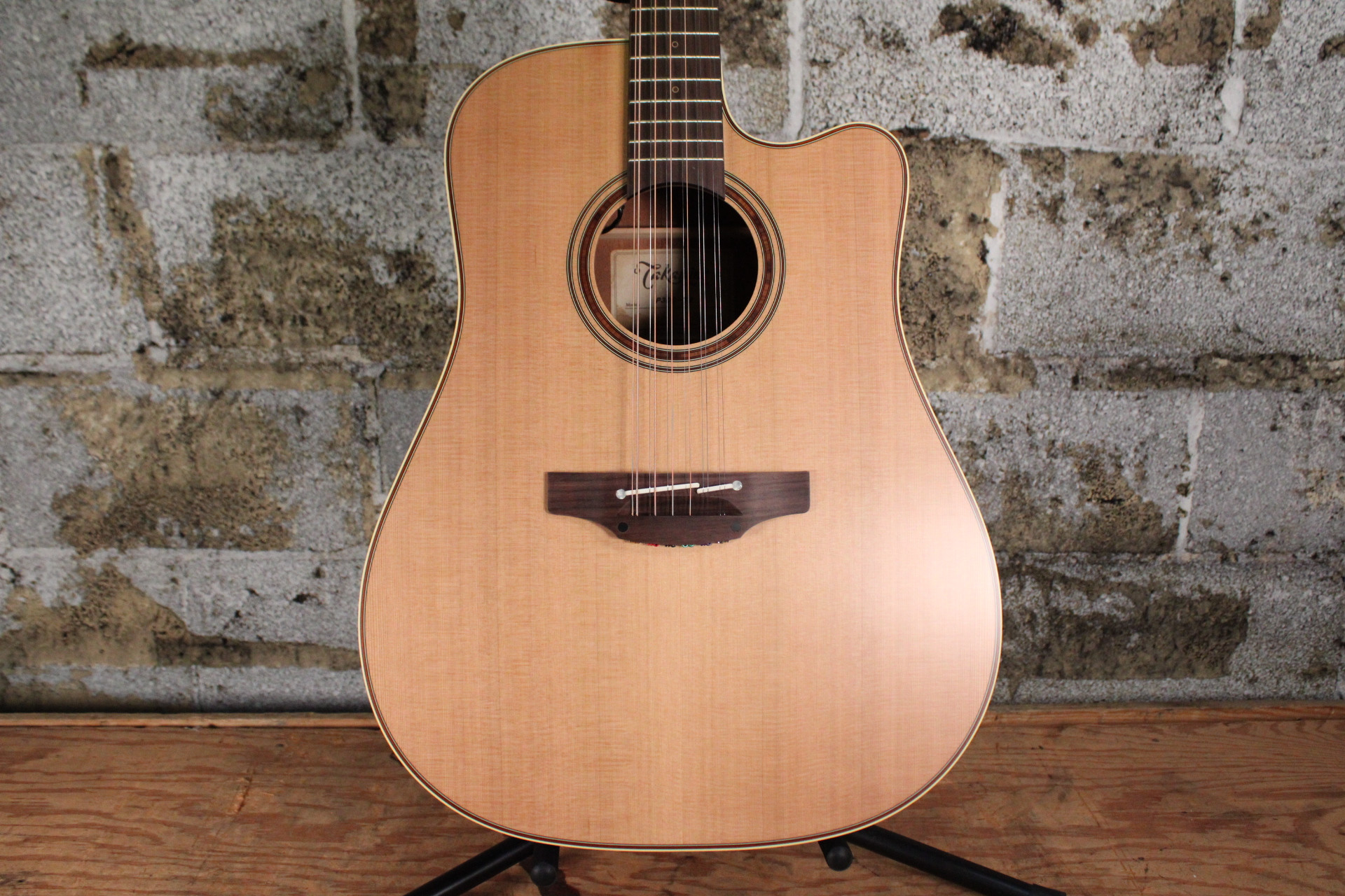Takamine P3DC-12 w/ Hybrid Case