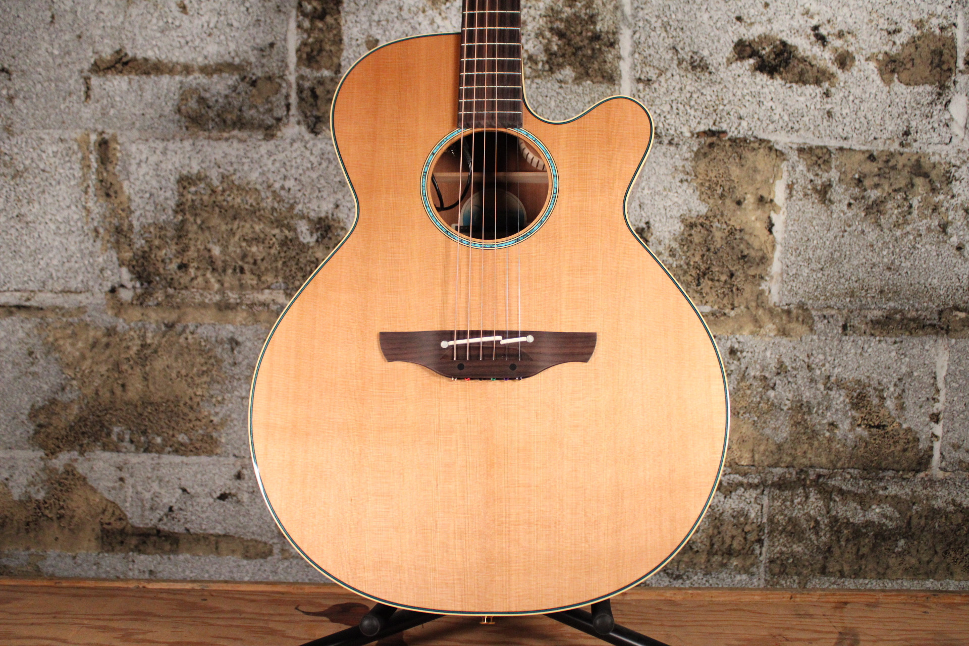 Takamine TSF40C Legacy Series w/ Hard Case