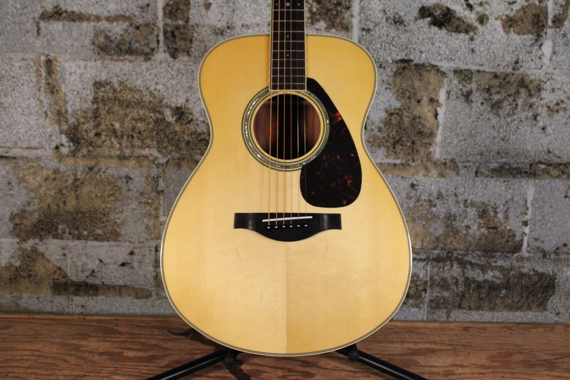 Yamaha LS6M w/ Hard Case (Used)