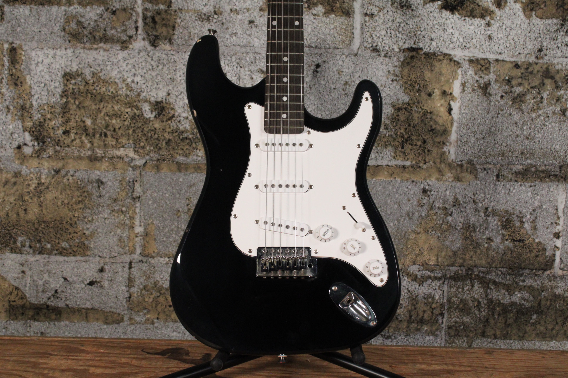Zeny Strat Copy Black (Used)