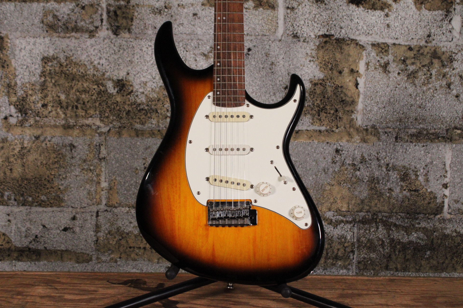 Cort G-200 Strat Style Sunburst (Used)