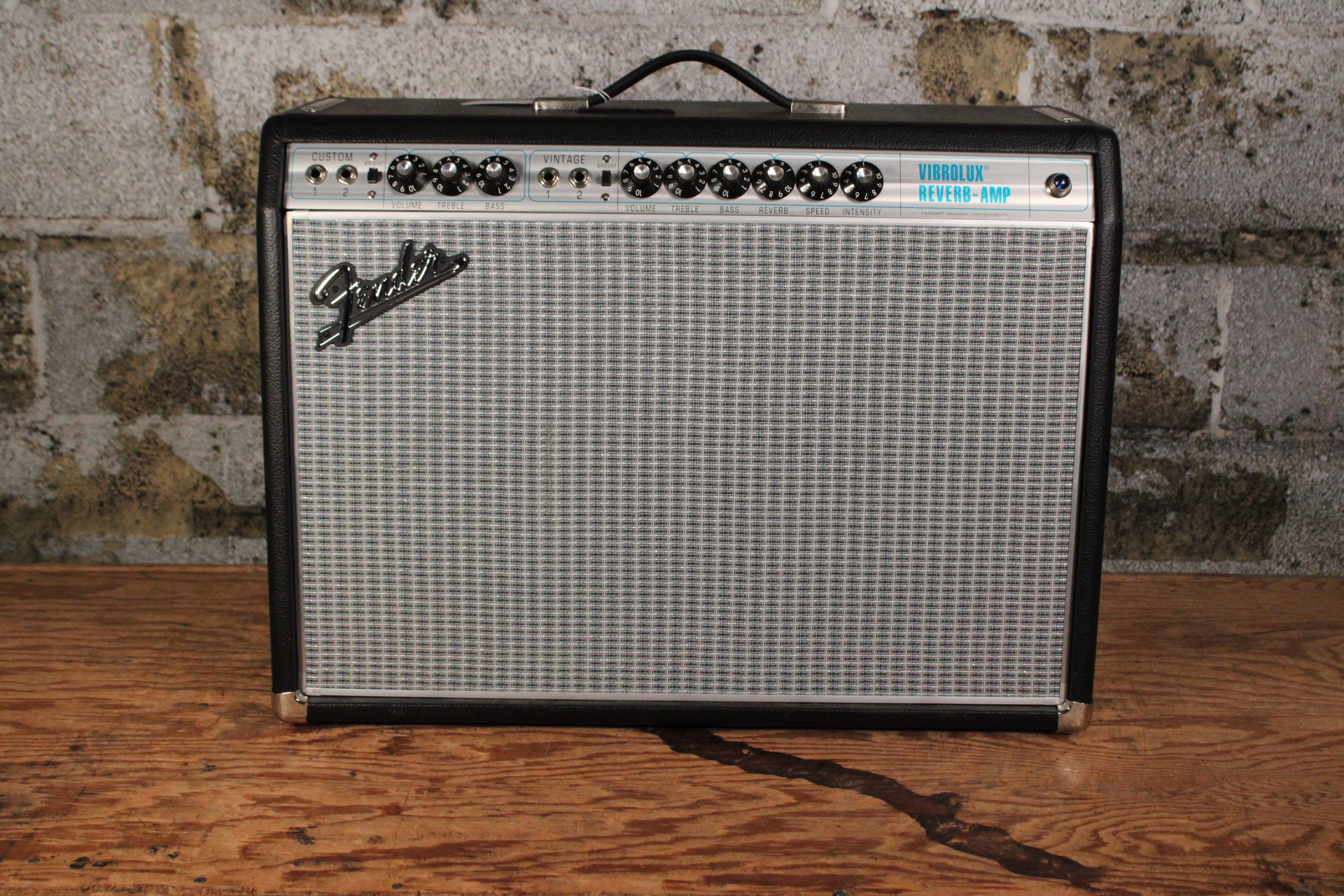 Fender '68 Custom Vibrolux Reverb 2 Channel 35 Watt 2X10 Tube Combo (Used)