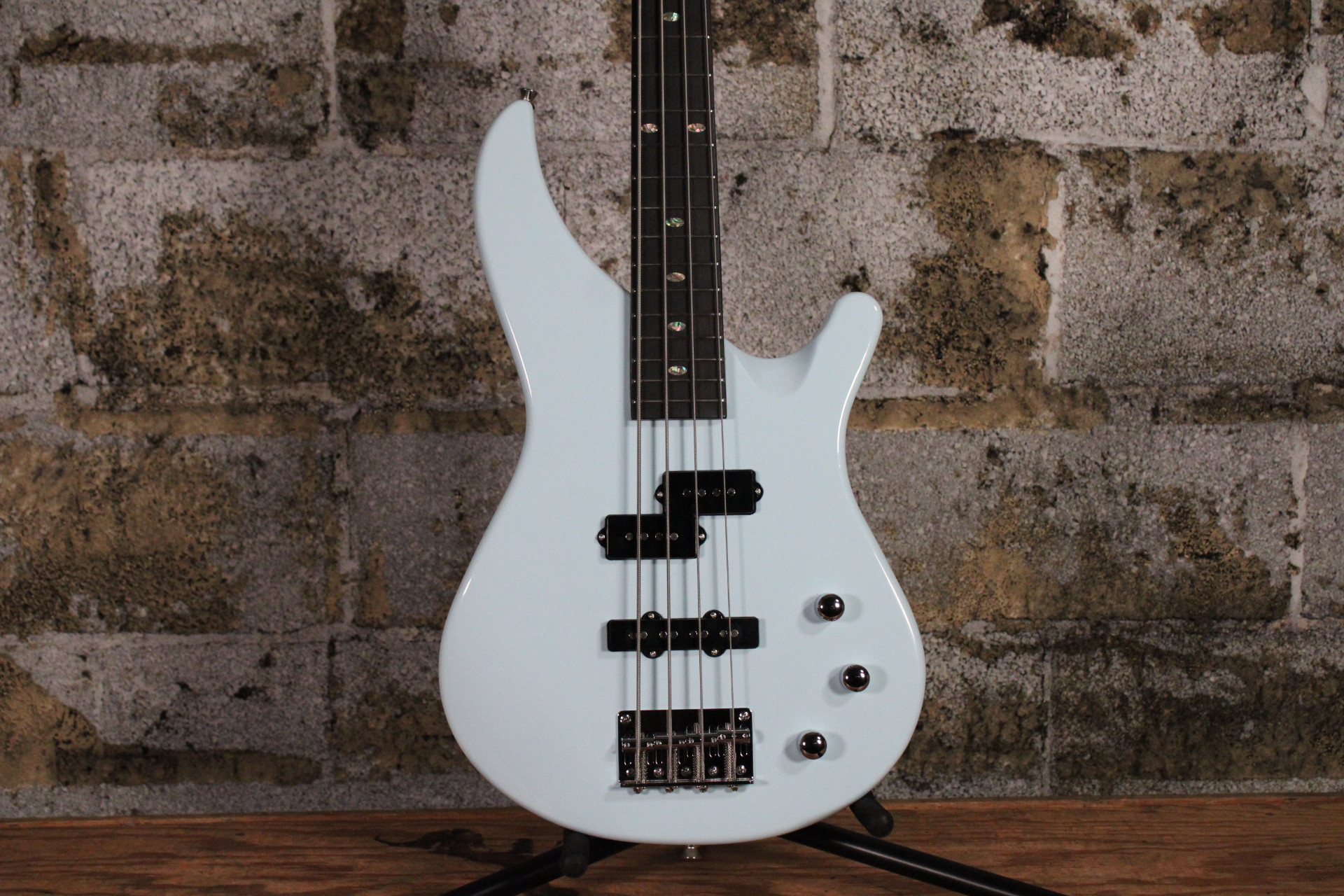 Mitchell MB100 Short Scale Powder Blue