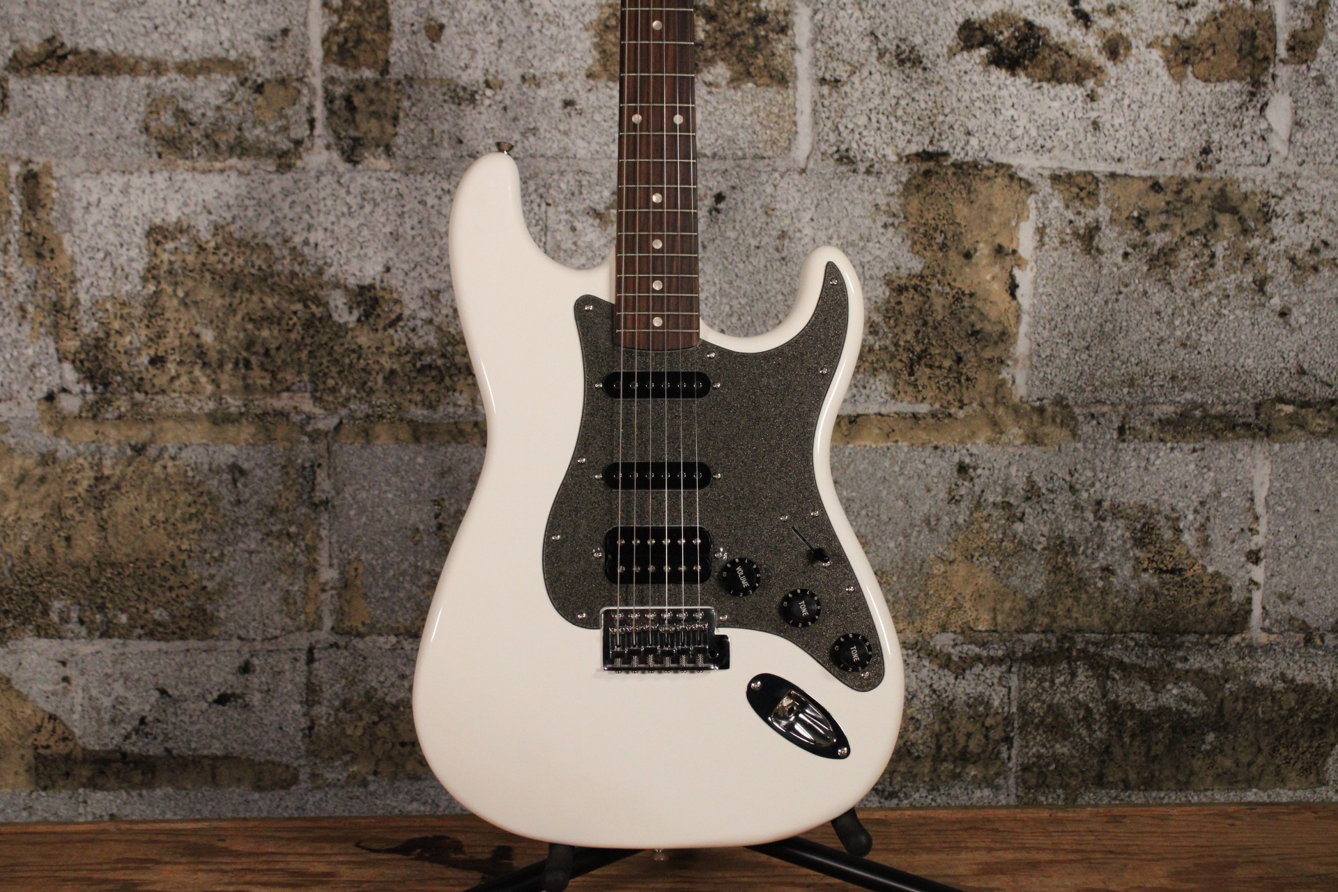 Squier Affinity Stratocaster Pearl White (Used)