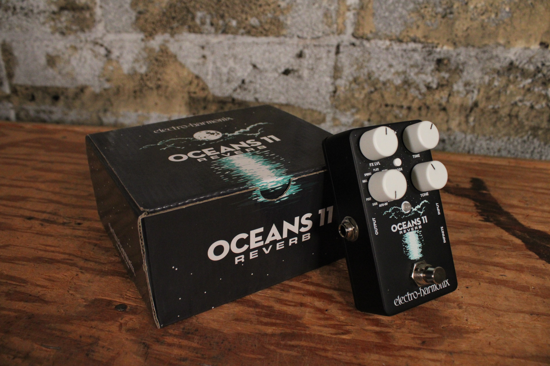 Electro Harmonix Oceans 11 Reverb w/ Box (Used)