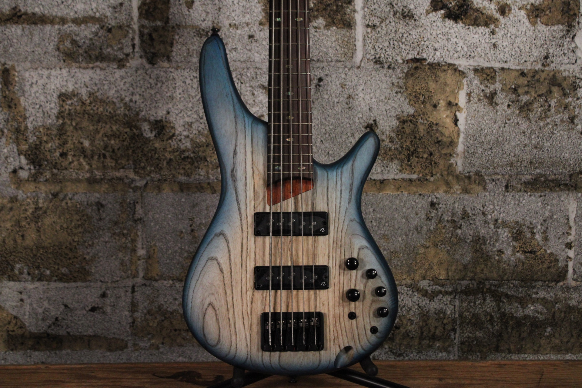 Ibanez SR605E Cosmic Blue Starburst