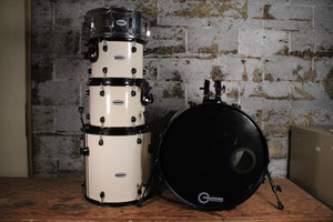 Pearl Forum Series Polar White 12/13/16/22/14 w/ Cymbals & Hardware (Used)