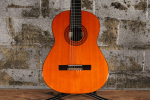 Epi C-10 Classical w/ Chipboard Case (Used)