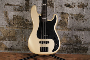 2023 Fender Duff McKagan Deluxe P-Bass White Pearl w/ Gig Bag (Used)