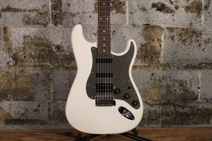 Squier Affinity Stratocaster Pearl White (Used)