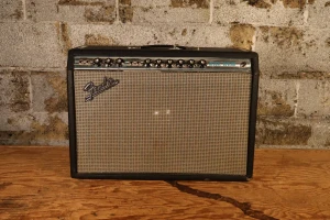 1971 Fender Deluxe Reverb 2 Channel 22 Watt 1X12 Combo w/ Cover