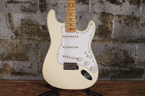 2000 Fender Classic Series 70s Stratocaster Olympic White w/ Maple Fingerboard & Fender Molded Hard Case