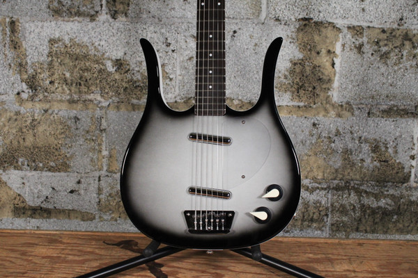 Danelectro Longhorn Baritone Silver Burst