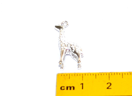 STS Giraffe Charm