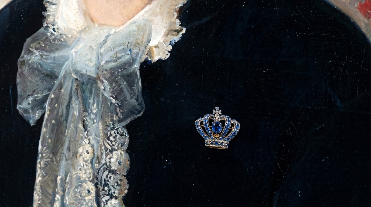 BROOCHES