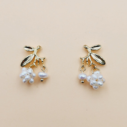 Leaf pearl tassel earrings