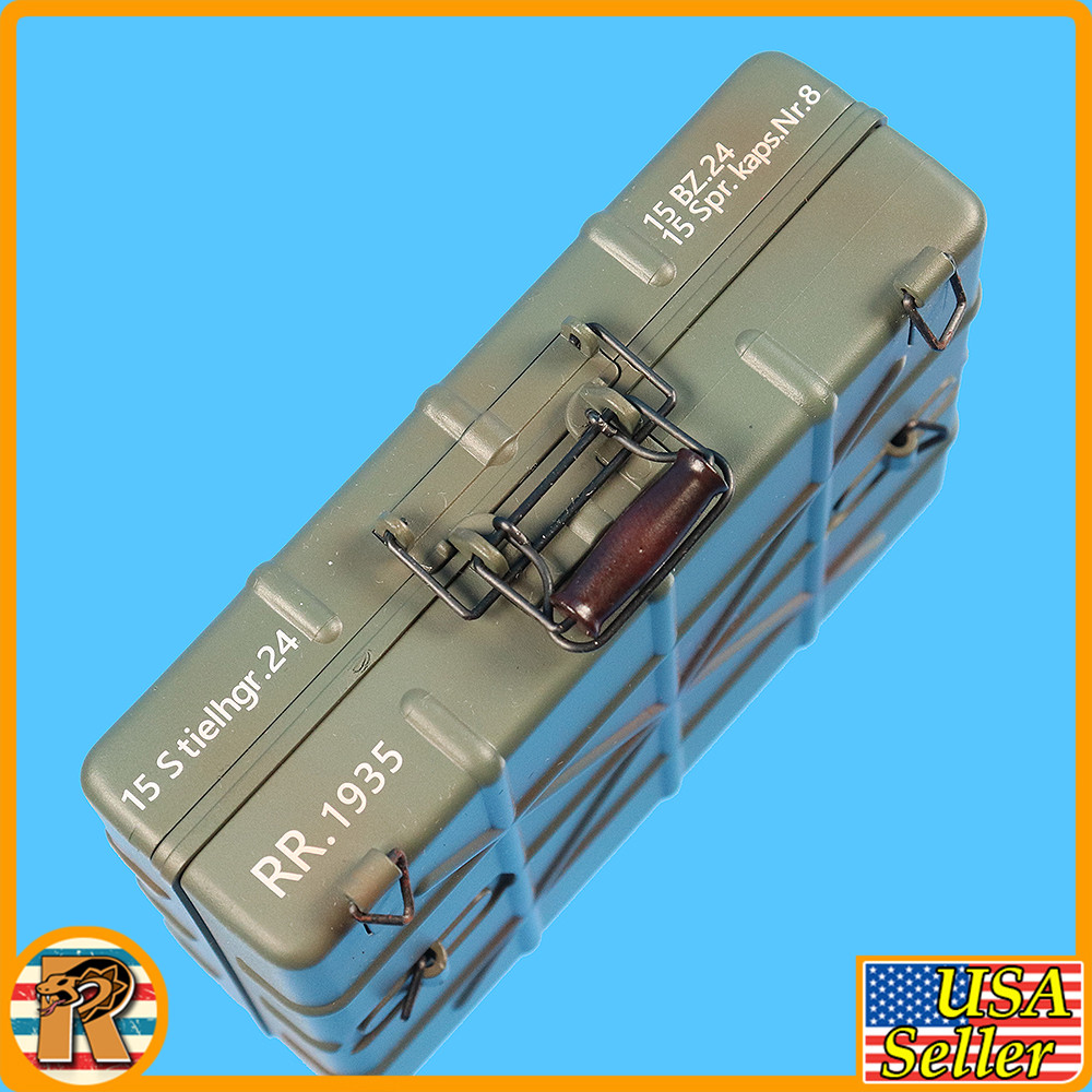 Kharkov Panzergrenadier - Stick Grenades & Case - 1/6 Scale Part - Juindou