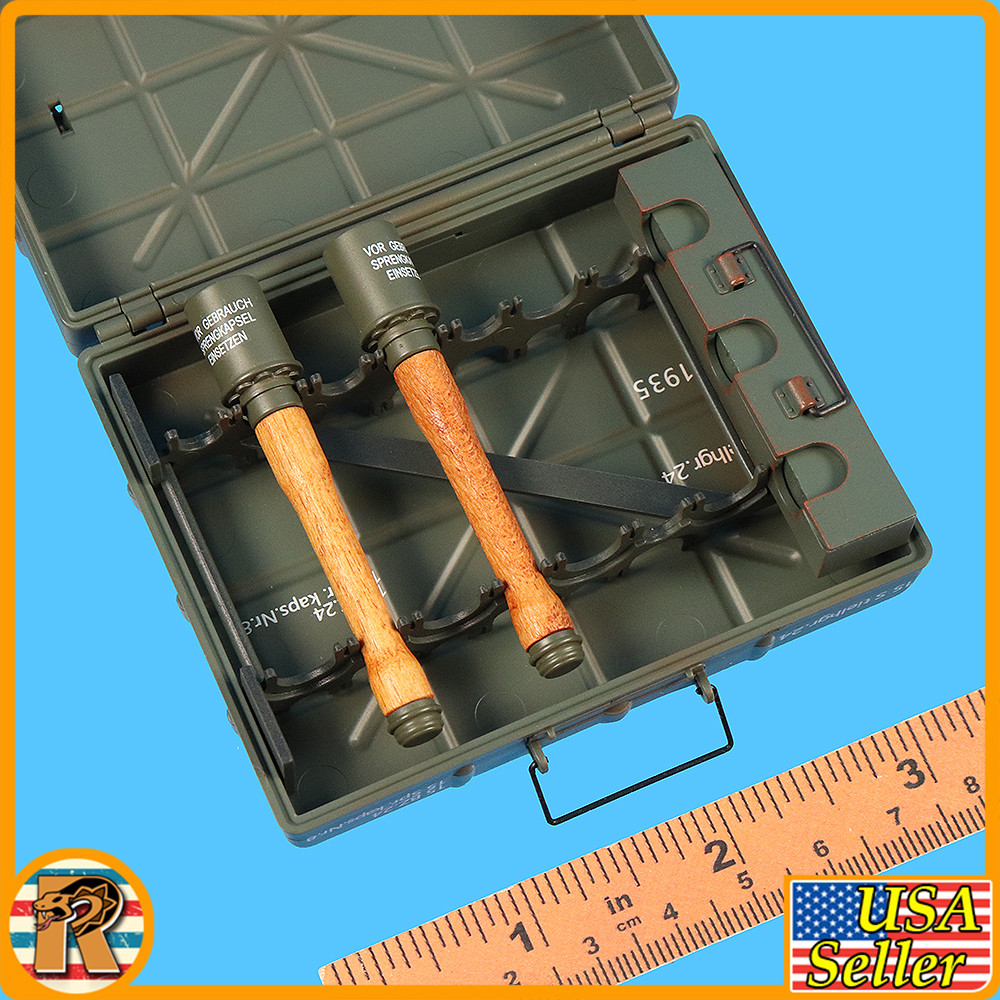 Kharkov Panzergrenadier - Stick Grenades & Case - 1/6 Scale Part - Juindou