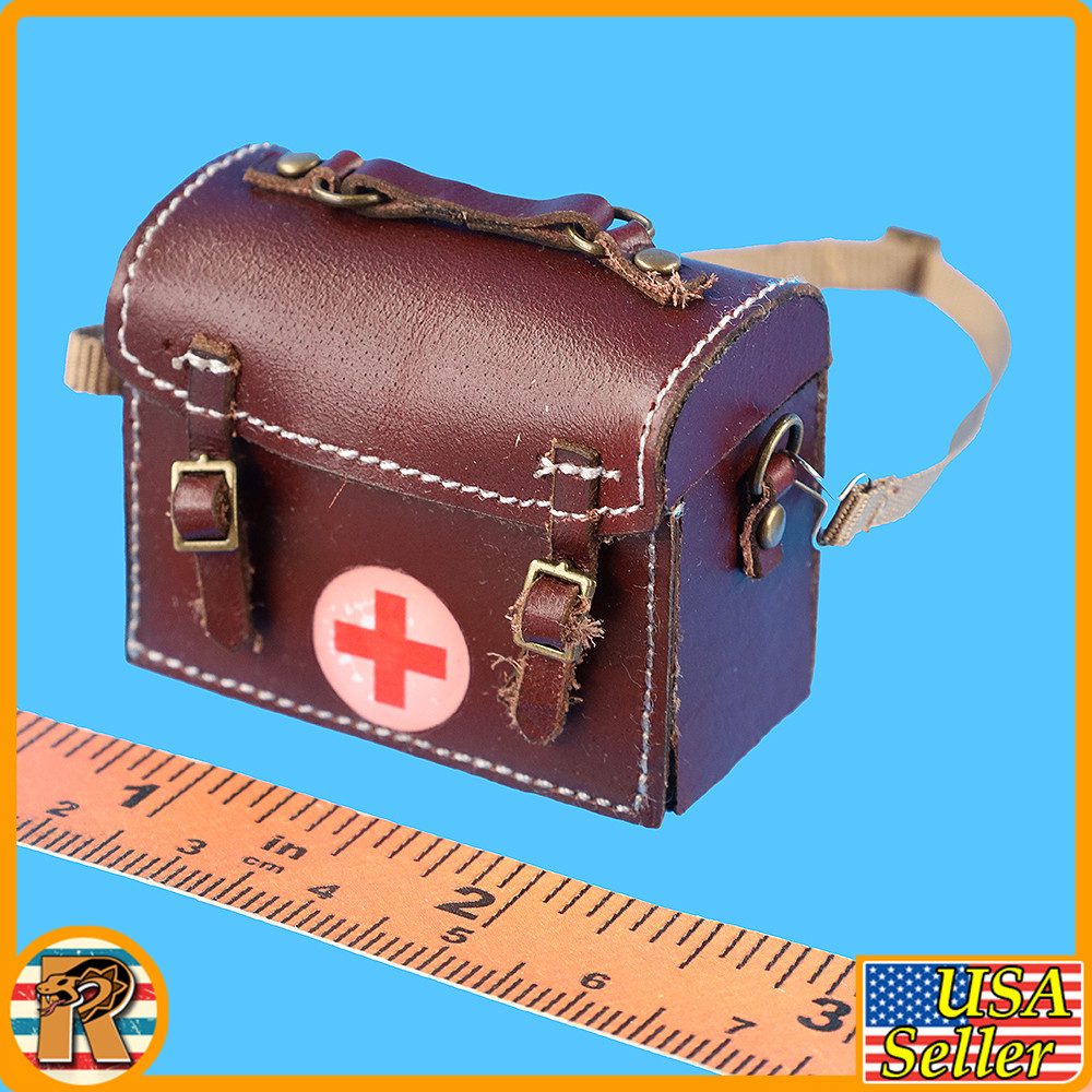 GuangZhou Ambulance Corps 1938 - Medic Bag w/ Gear - 1/6 Scale