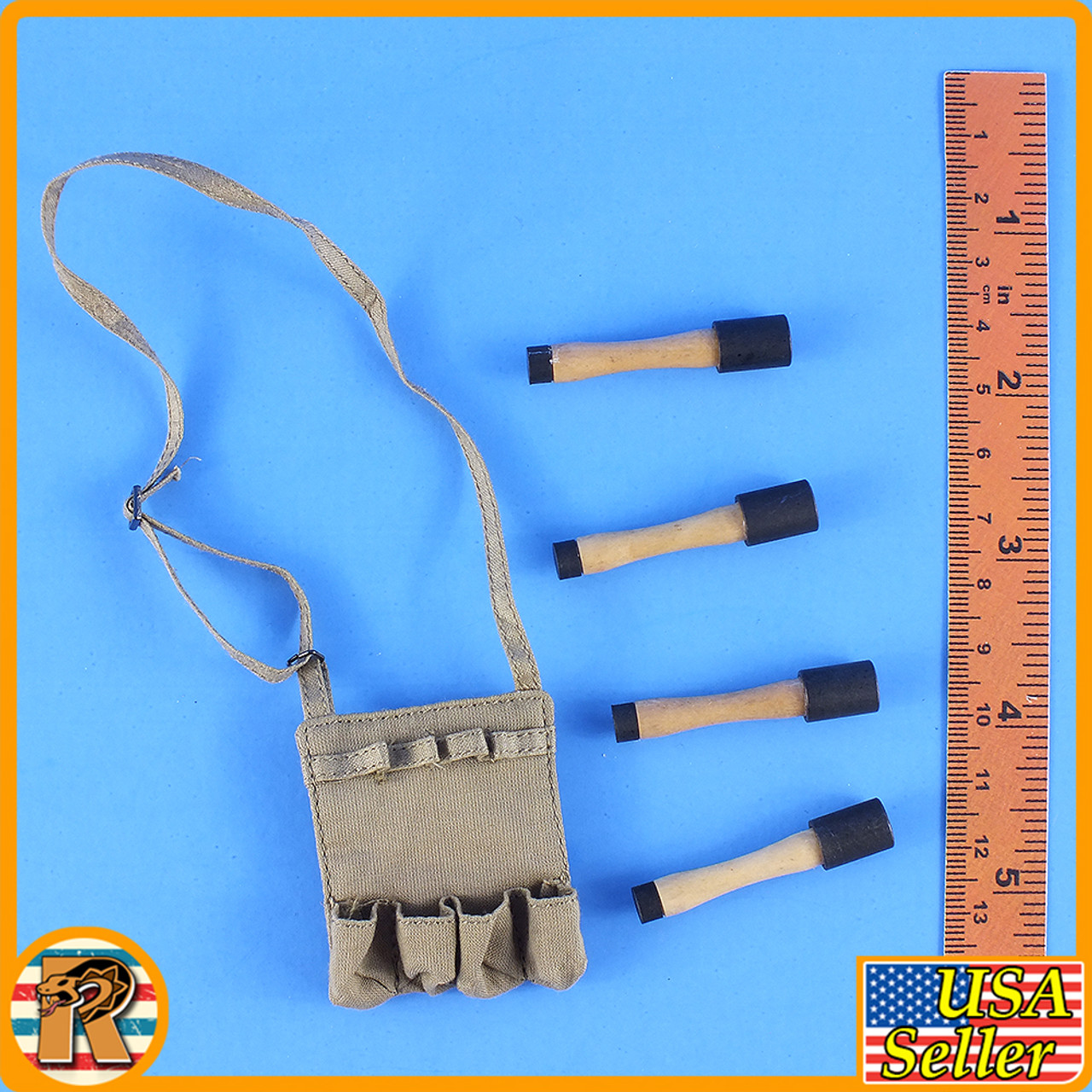 Jian Jun Chinese Army - Grenades (Wood) & Pouch - 1/6 Scale -