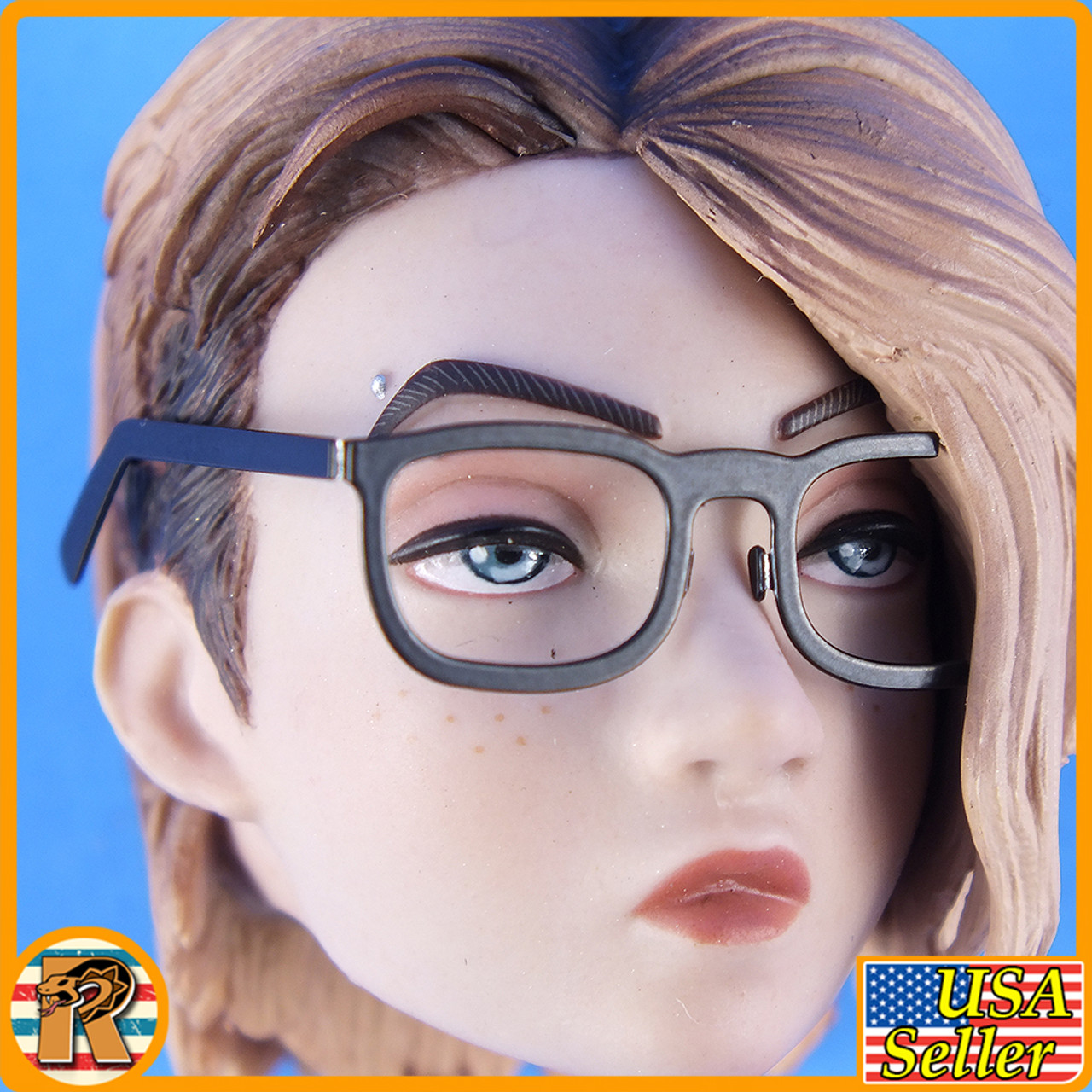 Gwen Stacy - Serious Head & Glasses #1 - 1/6 Scale -