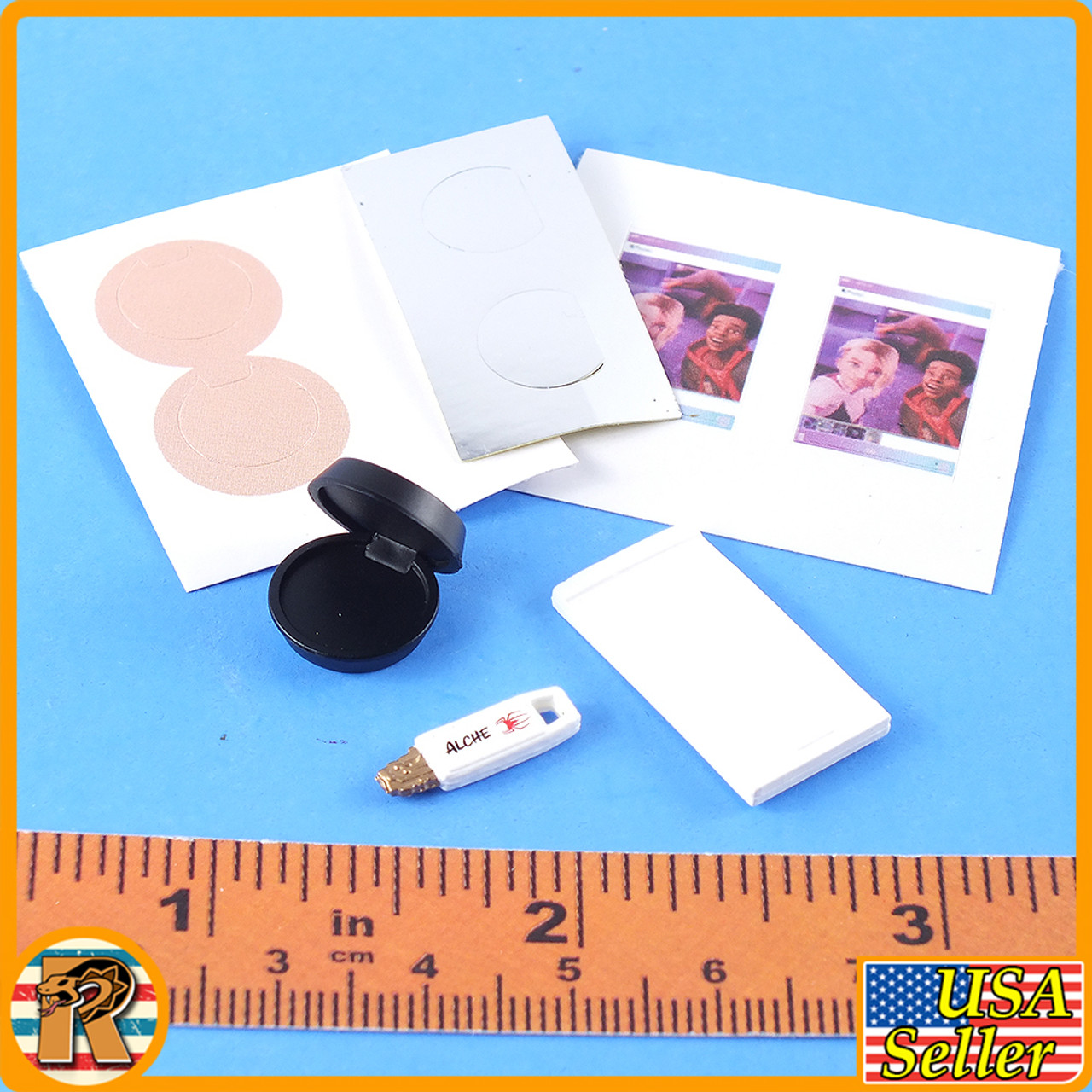 Gwen Stacy - Phone ~ Thumb Drive ~ Makeup - 1/6 Scale -