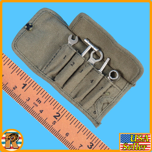 Sherman Tank Loader - Tools & Pouch - 1/6 Scale