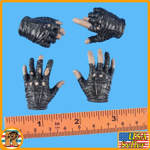 DX Max - Gloved Hands - 1/6 Scale -