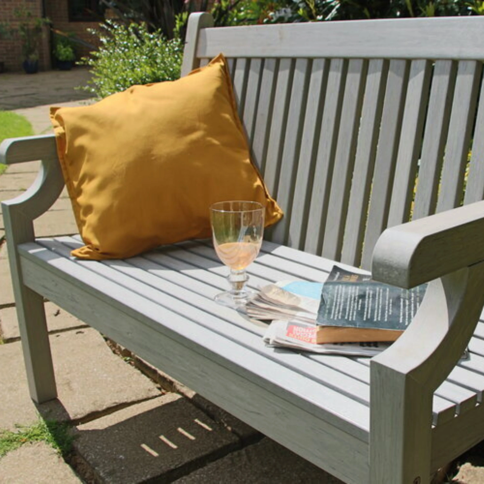 Comfortable garden chair design