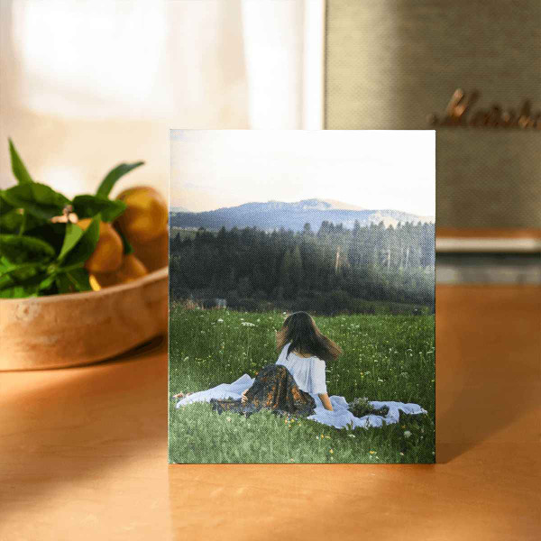 Display your photos on a 5 x 7 inch canvas photo easel Display your photos on a 5 x 7 inch canvas photo easel