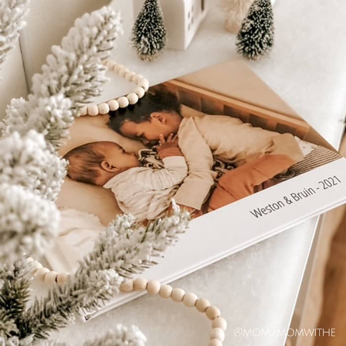 Build a holiday-themed hardcover photo book like @mom2momwithe on Instagram