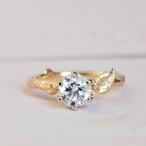Lucy nature-inspired engagement ring in 14k gold with 0.91 carat lab grown diamond