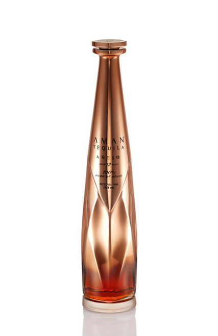 This is the only Rose Gold gradient-metalized tequila bottle on the market. Contemporary interpretations of the “Coa” are found on the back of the bottle. This is a blend of nature’s inspiration, featuring stylized pointed agave-like shapes and contemporary, slender forms, making a way for the iconic, sculptural towering look. The vertical form is further accentuated by the innovative metallic gradient - the first of its kind on the market - which reveals the precious liquid and glass on the wide side of the bottle.