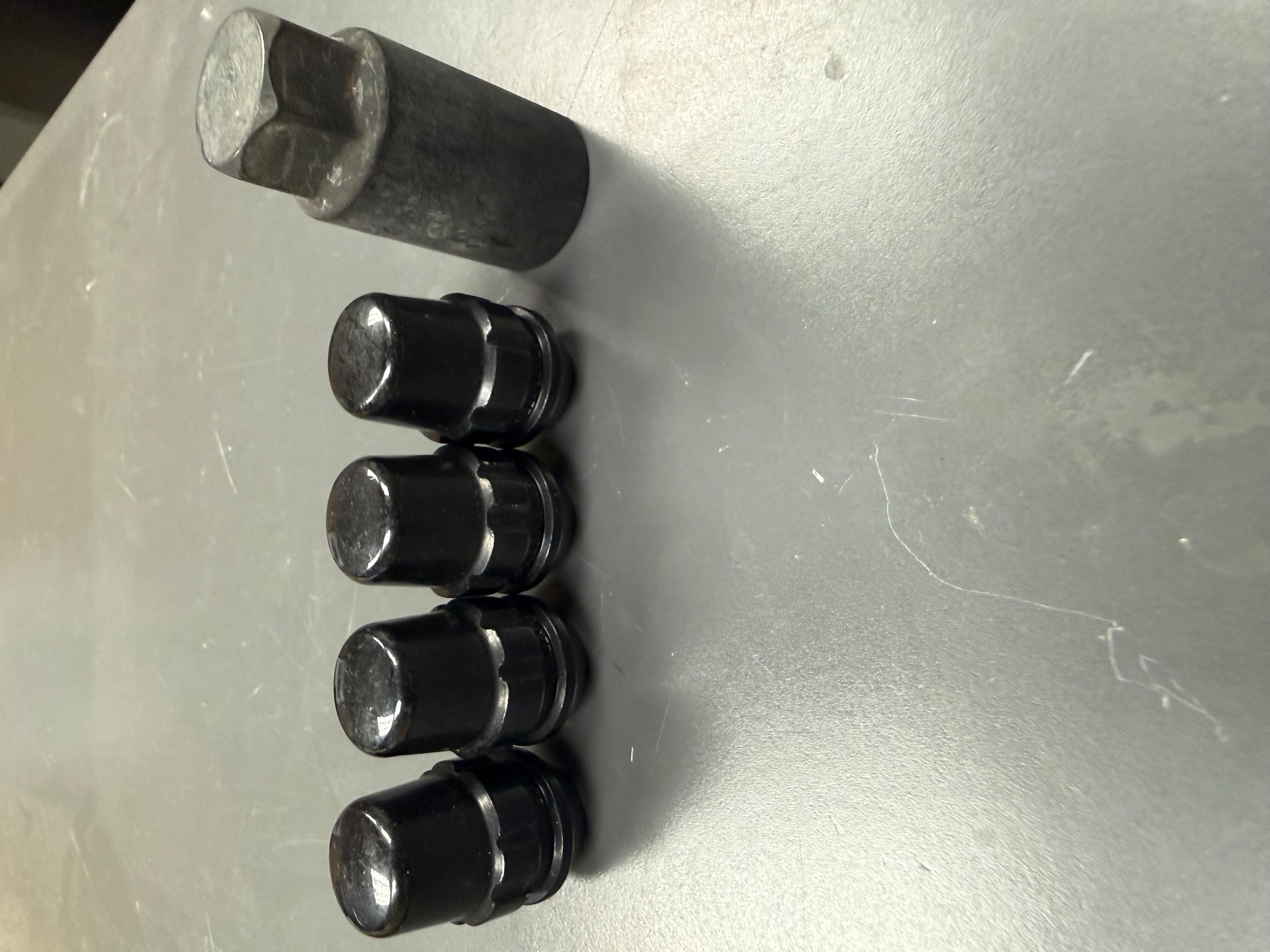 Gorilla Wheel Locks 12mm x 1.25 RH Kit Set of 4