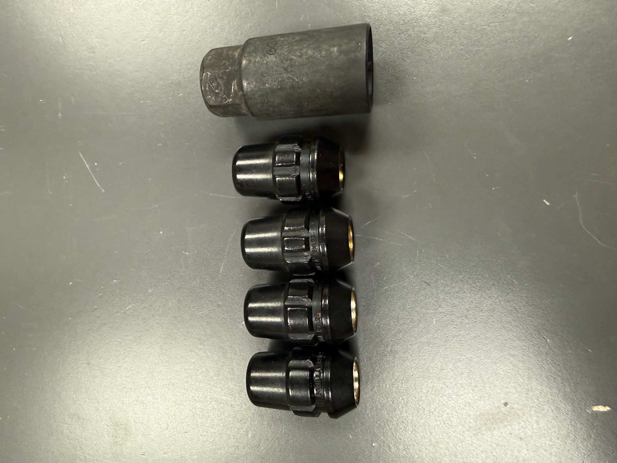 シリット シラルガン ローキャセロール 16cm パッション Gorilla Wheel Locks 12mm x 1.25 RH Kit Set of 4