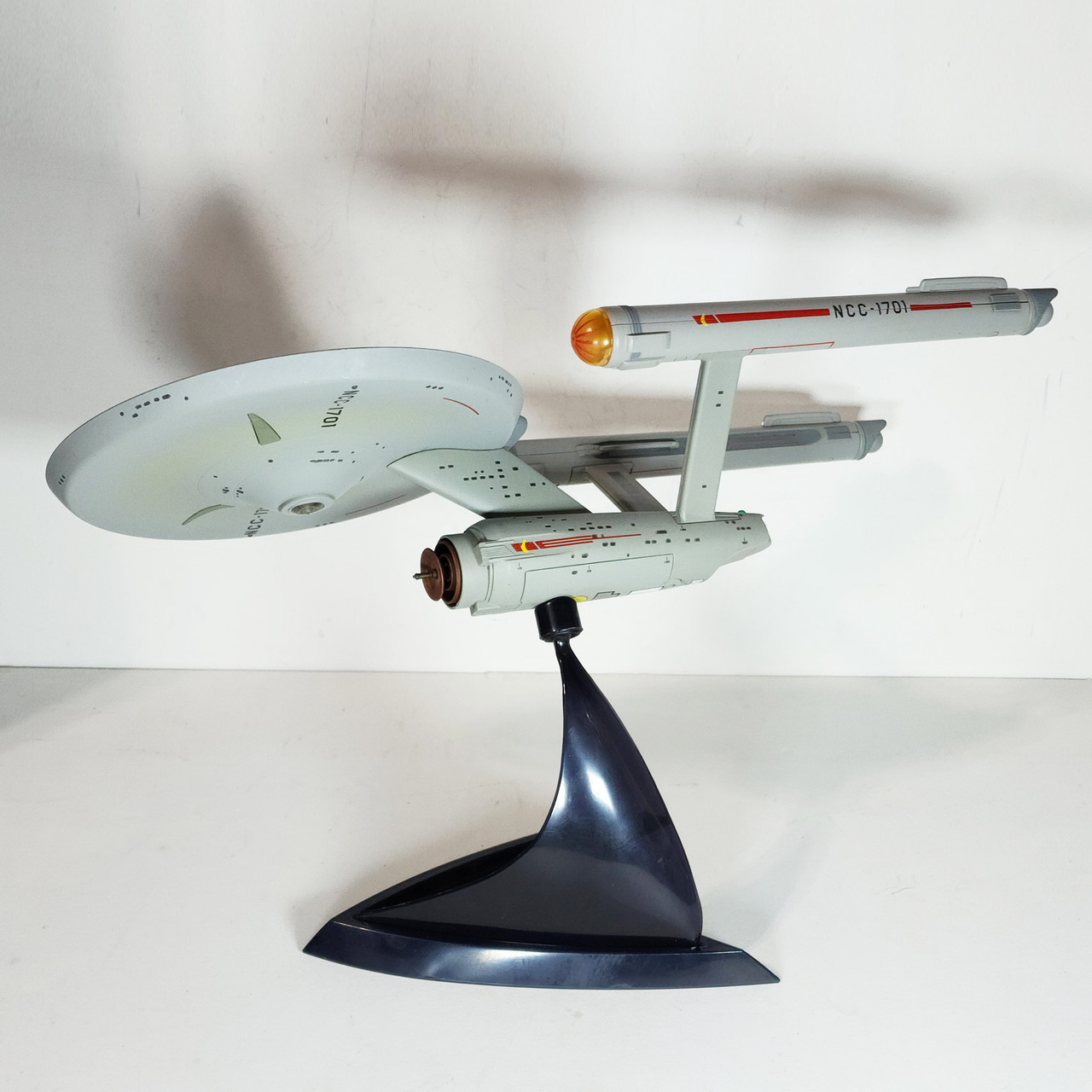 Diamond Select Toys Starship Legends Star Trek TOS USS Enterprise