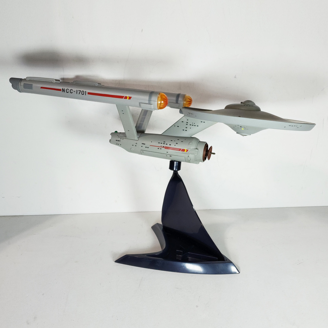 Diamond Select Toys Starship Legends Star Trek TOS USS Enterprise