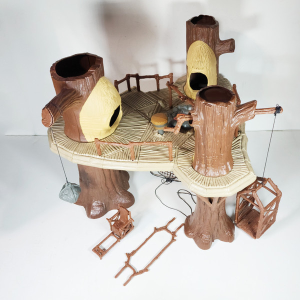 Vintage 1983 Kenner Star Wars Return of the Jedi Ewok Village Playset 70520