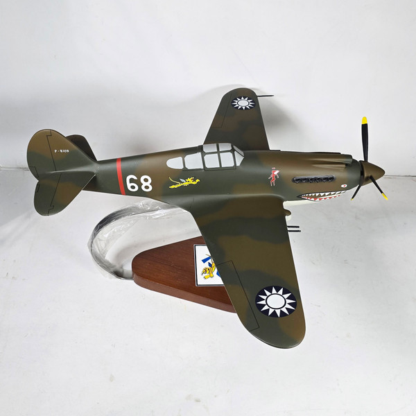 Curtiss P-40 Warhawk WWII USAAF Flying Tigers #68 Charles Older 1/24 ...