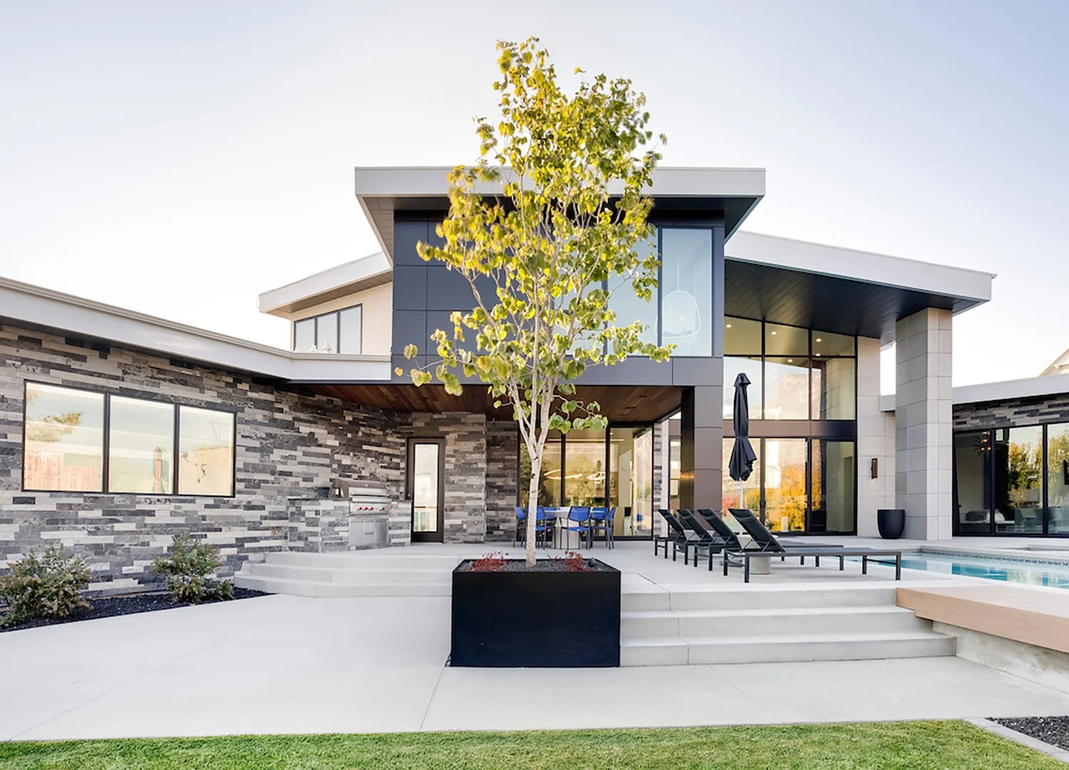 Fire pit in outdoor setting