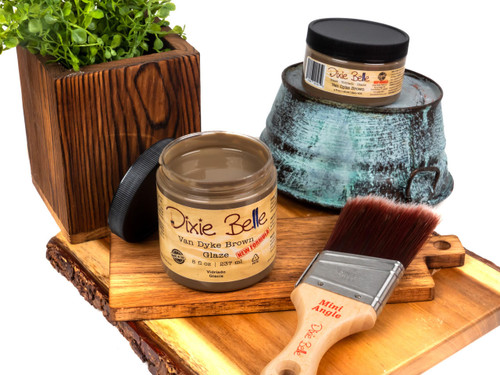 Dixie Belle Best Dang Brush for Painting Blending and Waxing