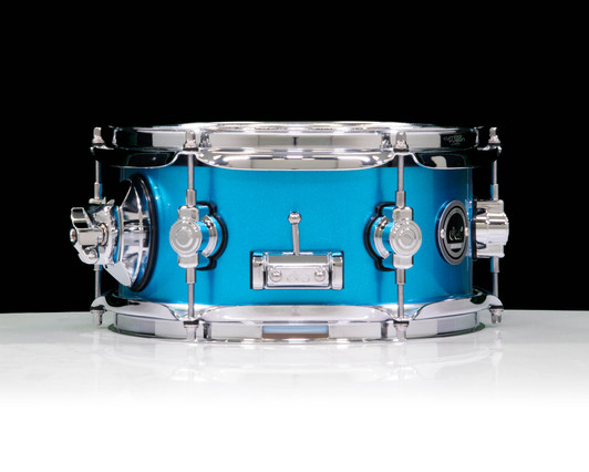 DWe 5x10 Laser Blue Metallic Snare Drum Bundle (Drum, Hub and Software)