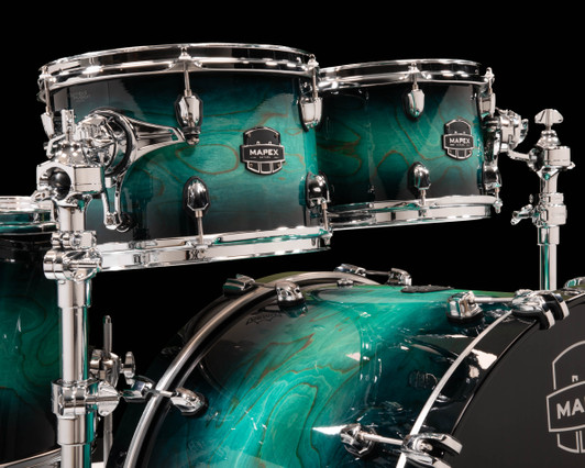 Mapex Saturn VI 5pc Maple/Walnut Drum Kit – Marine Teal Burst Studioease 10/12/14/16/22 SR628XUZXT closeup tom view