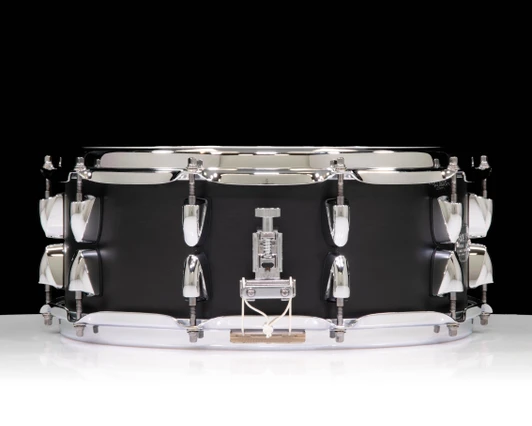 Yamaha Tour Custom 14”x5.5” Maple Snare Drum – Licorice Satin right side view