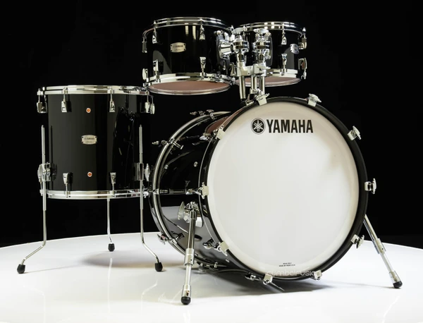 Yamaha Absolute Hybrid Maple 4pc Solid Black Lacquer w/20" Bass